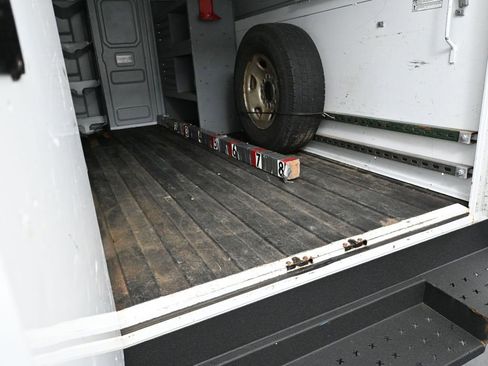 Used 2017 Chevrolet Express 3500 image 38