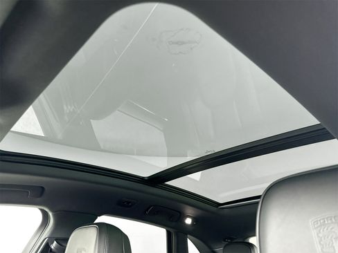 Certified 2025 Porsche Macan image 36