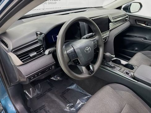 Used 2025 Toyota Camry LE image 9