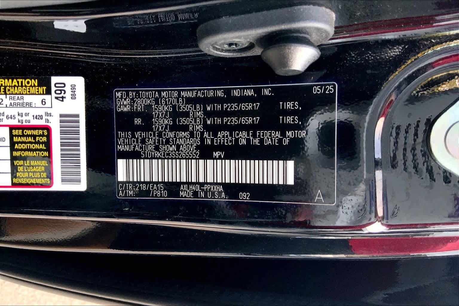 Used 2025 Toyota Sienna XLE FWD image 32