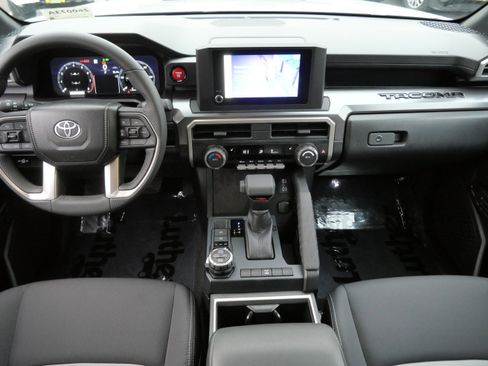 Certified 2025 Toyota Tacoma TRD Off-Road image 11