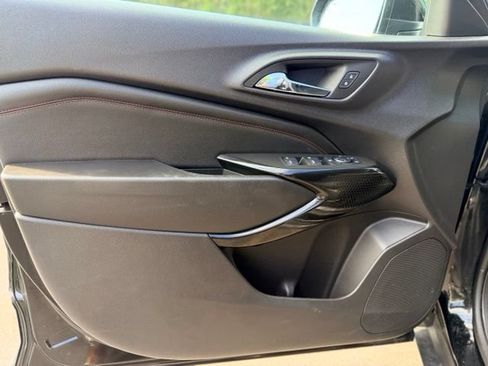 Used 2025 Chevrolet Trax RS w/ Sunroof Package FWD image 19