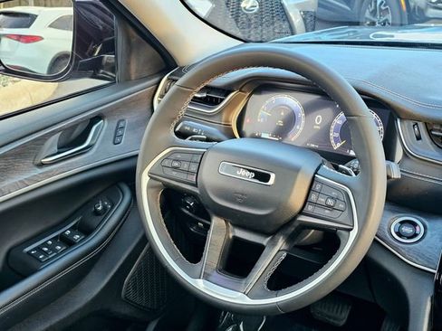 Used 2023 Jeep Grand Cherokee L Limited w/ Luxury Tech Group II image 31