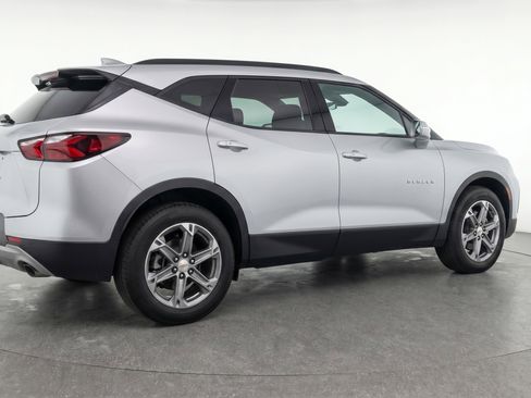 Used 2025 Chevrolet Blazer LT image 9