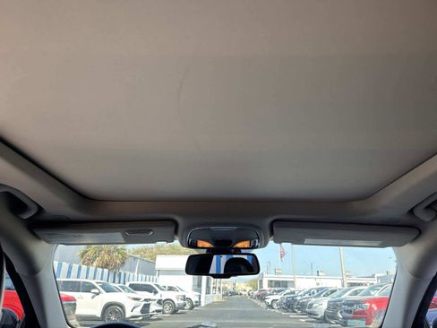 Used 2018 Jeep Cherokee Latitude Plus w/ Comfort/Convenience Group image 18