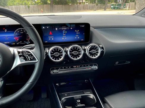 Certified 2025 Mercedes-Benz GLA 250 image 5