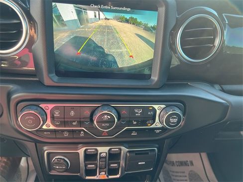 Used 2021 Jeep Wrangler Unlimited Sahara image 17