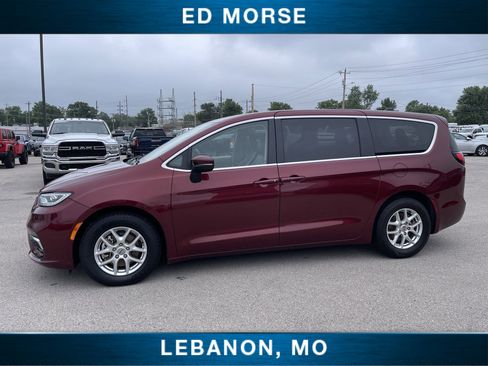 Used 2023 Chrysler Pacifica Touring-L FWD image 10