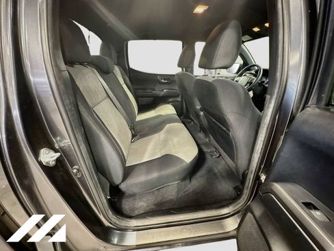 Used 2022 Toyota Tacoma TRD Off-Road w/ Technology Package AWD/4WD image 26
