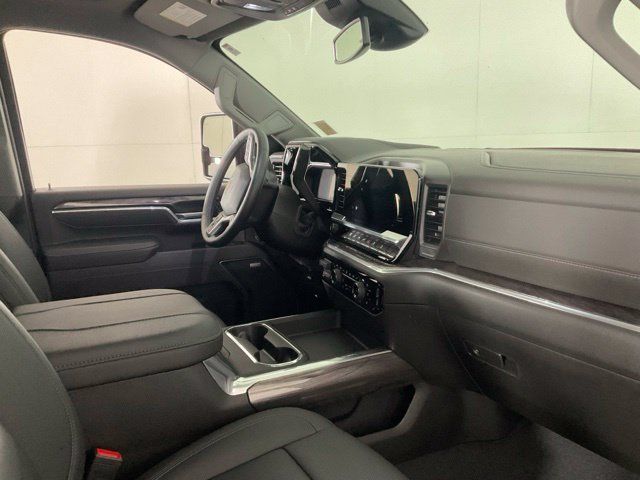 Used 2026 Chevrolet Silverado 2500 LTZ w/ LTZ Plus Package AWD/4WD image 30