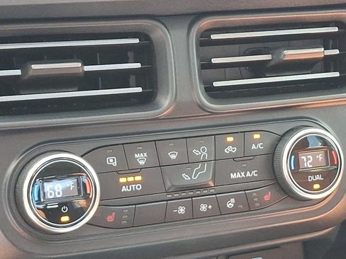 Used 2022 Ford Maverick Lariat w/ Lariat Luxury Package FWD image 16