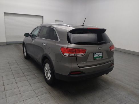Used 2017 Kia Sorento AWD image 5