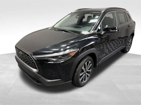 Used 2024 Toyota Corolla Cross XLE image 1