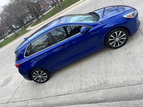 Used 2019 Hyundai Elantra GT image 9