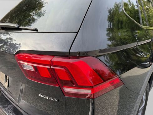 Used 2023 Volkswagen Tiguan SE w/ Panoramic Sunroof Package AWD/4WD image 9