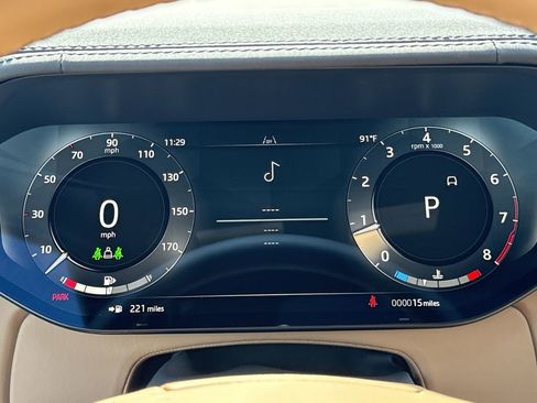 New 2025 Land Rover Range Rover SE image 25