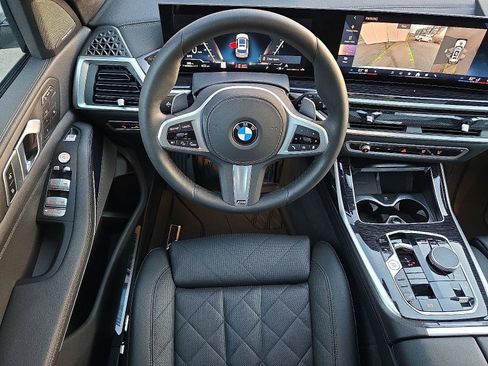 Certified 2025 BMW X7 xDrive40i w/ M Sport Package image 11