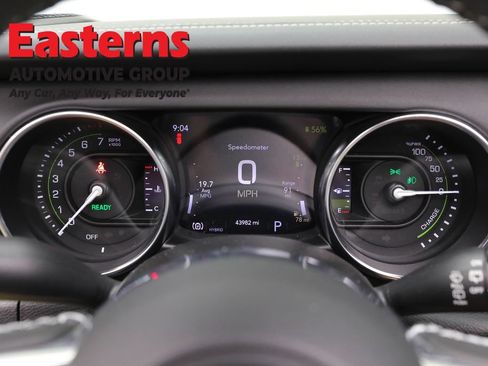 Used 2022 Jeep Wrangler Unlimited Sahara w/ Cold Weather Group AWD/4WD image 18