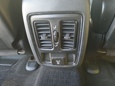 Used 2020 Jeep Grand Cherokee Altitude RWD image 12
