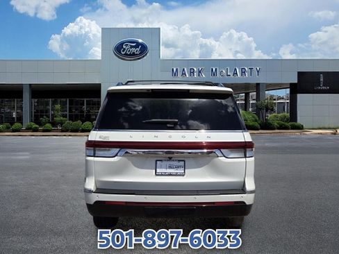 Used 2024 Lincoln Navigator Reserve AWD/4WD image 4