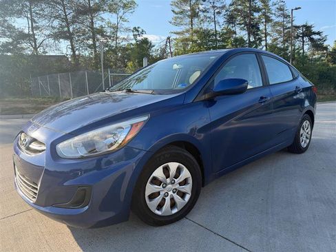 Used 2017 Hyundai Accent SE FWD image 1