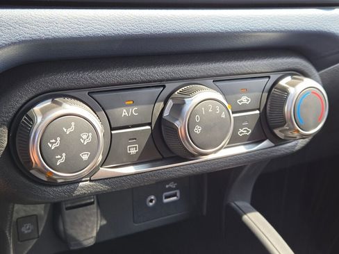 Used 2025 Nissan Versa SV w/ Trunk Package image 21