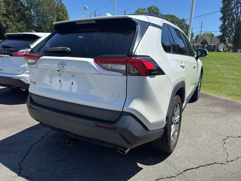 Used 2021 Toyota RAV4 XLE Premium FWD image 4