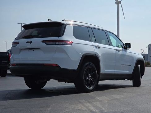 Used 2025 Jeep Grand Cherokee L Altitude RWD image 17