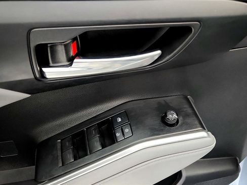 Certified 2021 Toyota Highlander XLE image 36