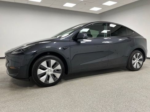 Used 2024 Tesla Model Y 2WD image 6