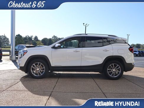 Used 2023 GMC Terrain SLT w/ Infotainment Package II AWD/4WD image 3