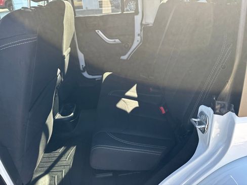 Used 2018 Jeep Wrangler Unlimited Sahara w/ Connectivity Group image 22