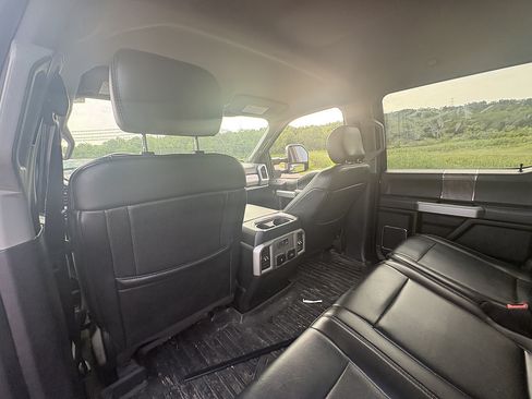 Used 2019 Ford F250 Lariat w/ Lariat Ultimate Package AWD/4WD image 18
