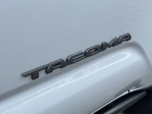 Used 2019 Toyota Tacoma TRD Off-Road AWD/4WD image 25