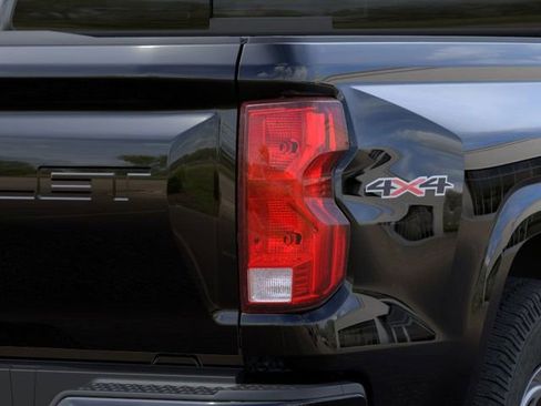 New 2026 Chevrolet Colorado W/T w/ Advanced Trailering Package AWD/4WD image 11