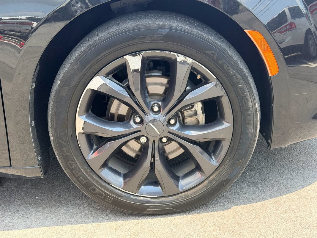 Used 2020 Chrysler Pacifica Touring-L w/ S Appearance Package FWD image 30