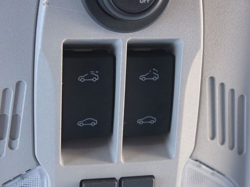 Used 2017 Chevrolet Equinox Premier w/ Enhanced Convenience Package image 40