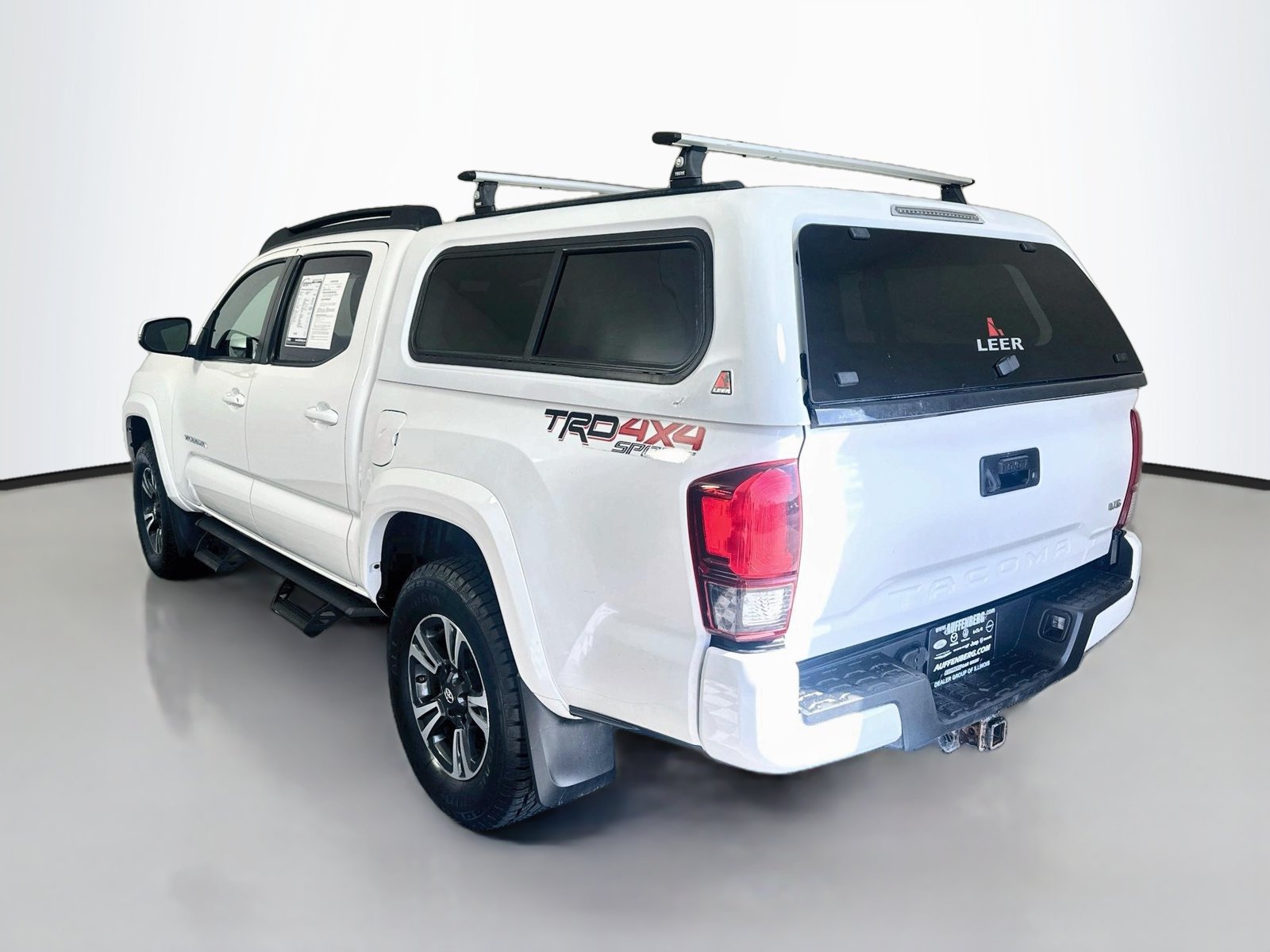 Used 2018 Toyota Tacoma TRD Sport AWD/4WD image 5