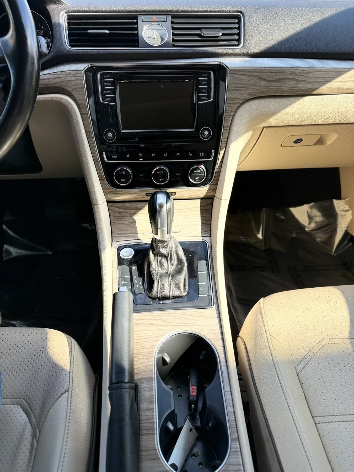 Used 2017 Volkswagen Passat 1.8T SE FWD image 19