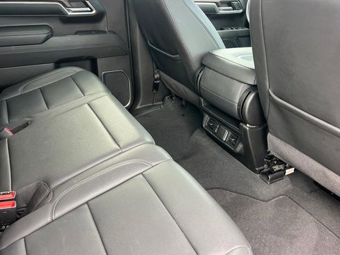 Used 2024 GMC Sierra 1500 SLT image 18