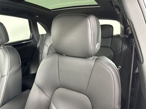 Certified 2025 Porsche Macan image 41