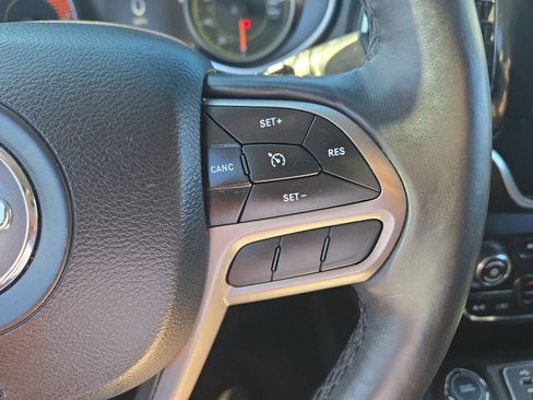 Used 2019 Jeep Cherokee Limited image 15