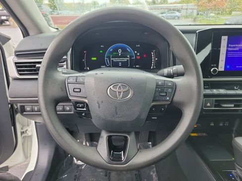 Used 2025 Toyota Camry LE image 21