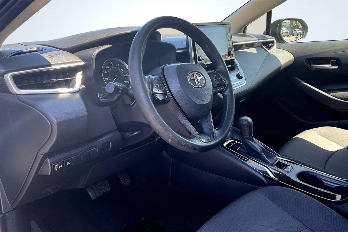 Used 2020 Toyota Corolla LE FWD image 14
