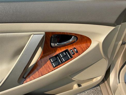 Used 2009 Toyota Camry XLE image 28