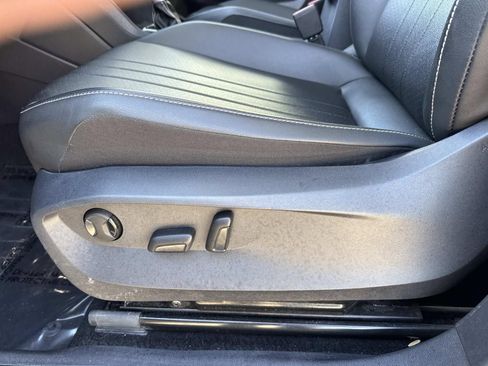 Used 2024 Volkswagen Tiguan SE image 17