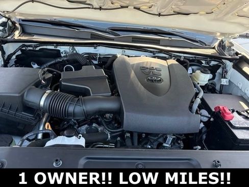 Used 2023 Toyota Tacoma SR5 w/ Technology Package AWD/4WD image 11