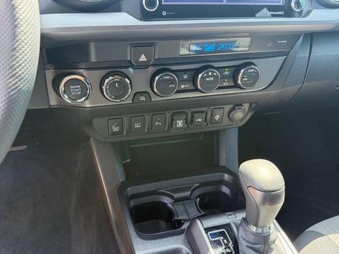 Used 2023 Toyota Tacoma TRD Off-Road w/ Technology Package AWD/4WD image 17