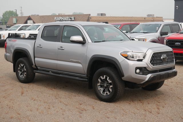 Used 2018 Toyota Tacoma TRD Off-Road w/ Technology Package AWD/4WD image 6