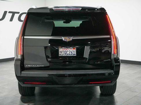 Used 2018 Cadillac Escalade Premium Luxury AWD/4WD image 5